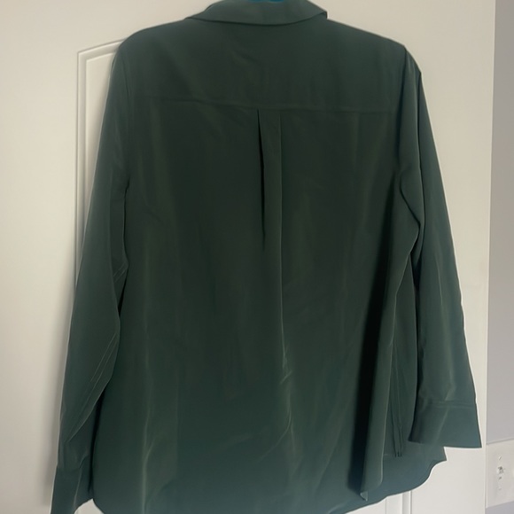 NWT Chico’s button up - Picture 4 of 4